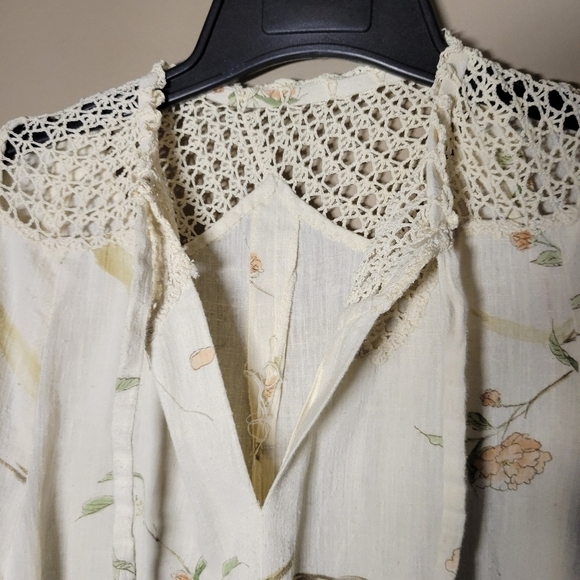 1960s handmade vintage blouse small fine point crochet cuff sleeve tie at neck - Picture 2 of 7